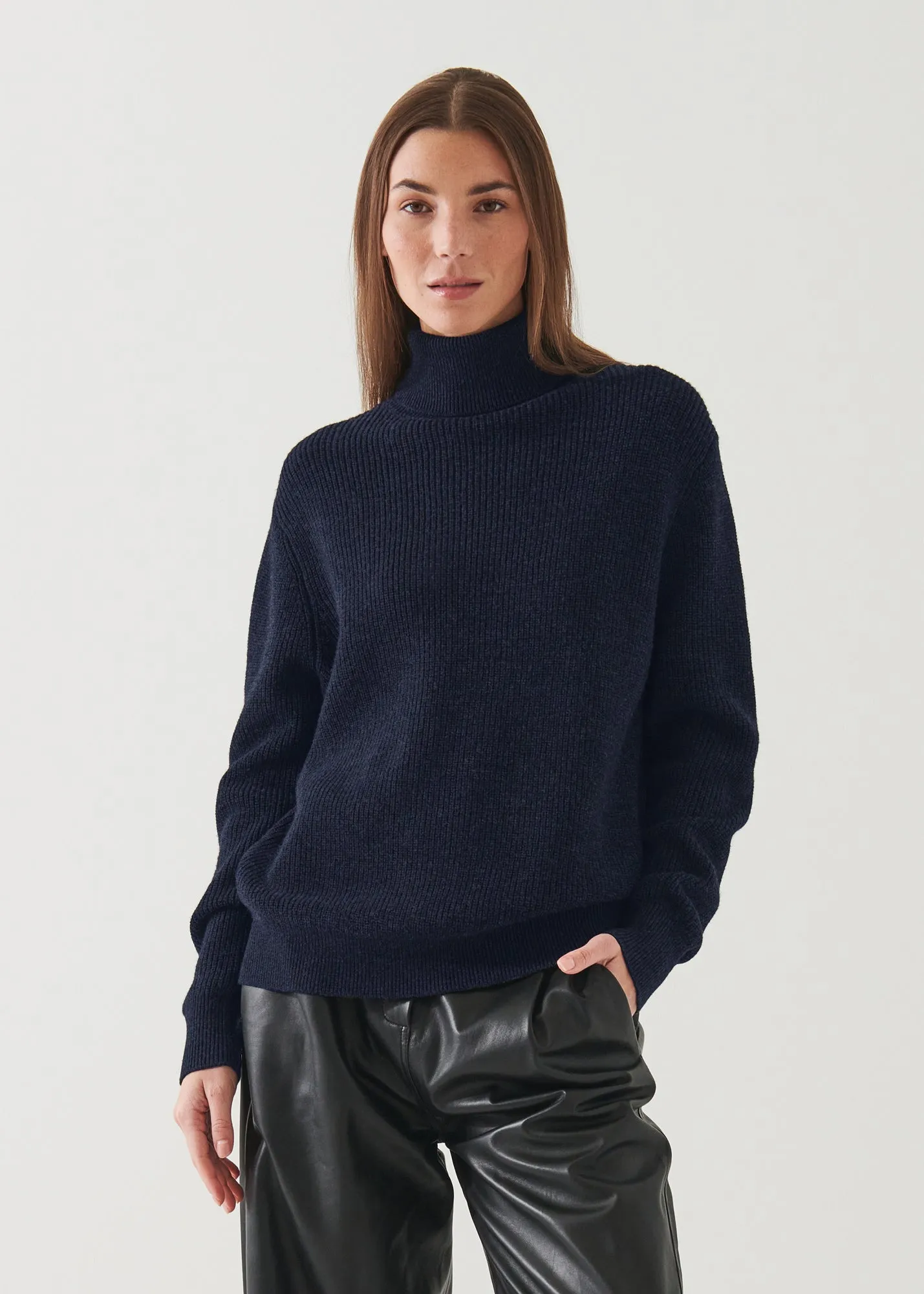 BOYFRIEND RIBBED TURTLENECK