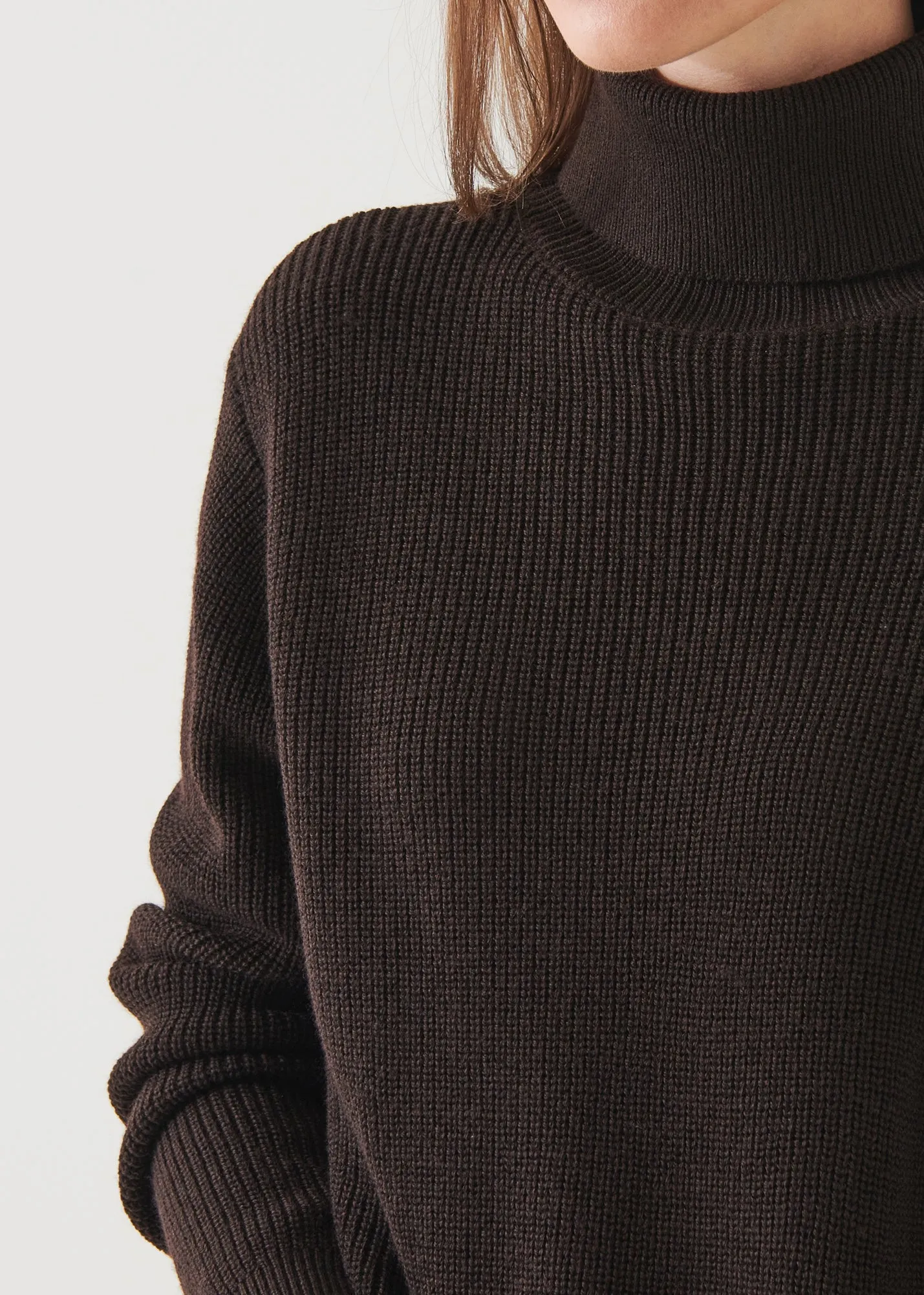 BOYFRIEND RIBBED TURTLENECK