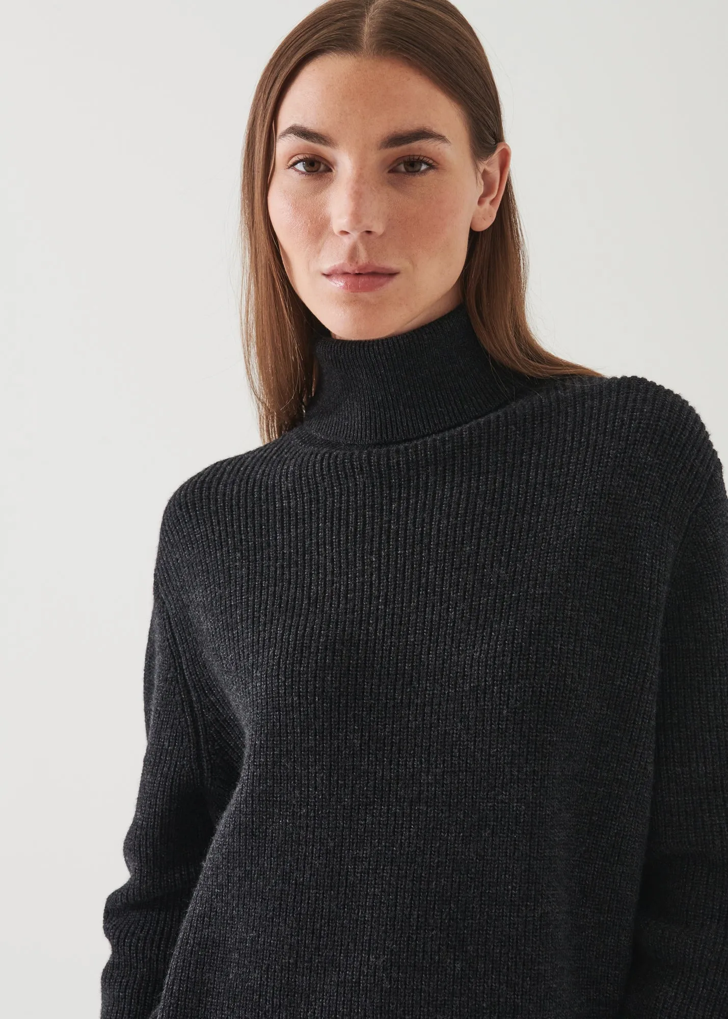 BOYFRIEND RIBBED TURTLENECK