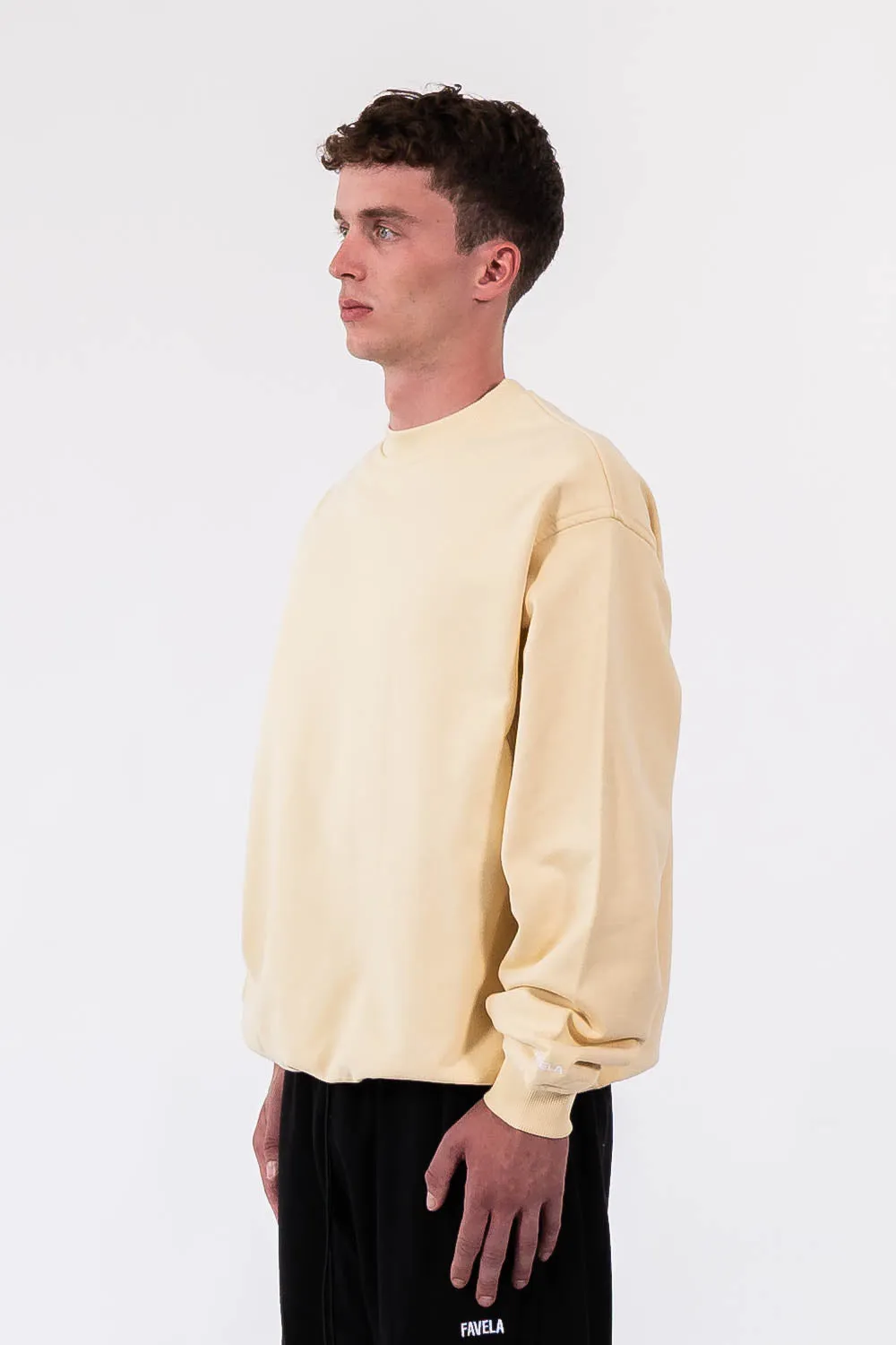 CREME CREWNECK