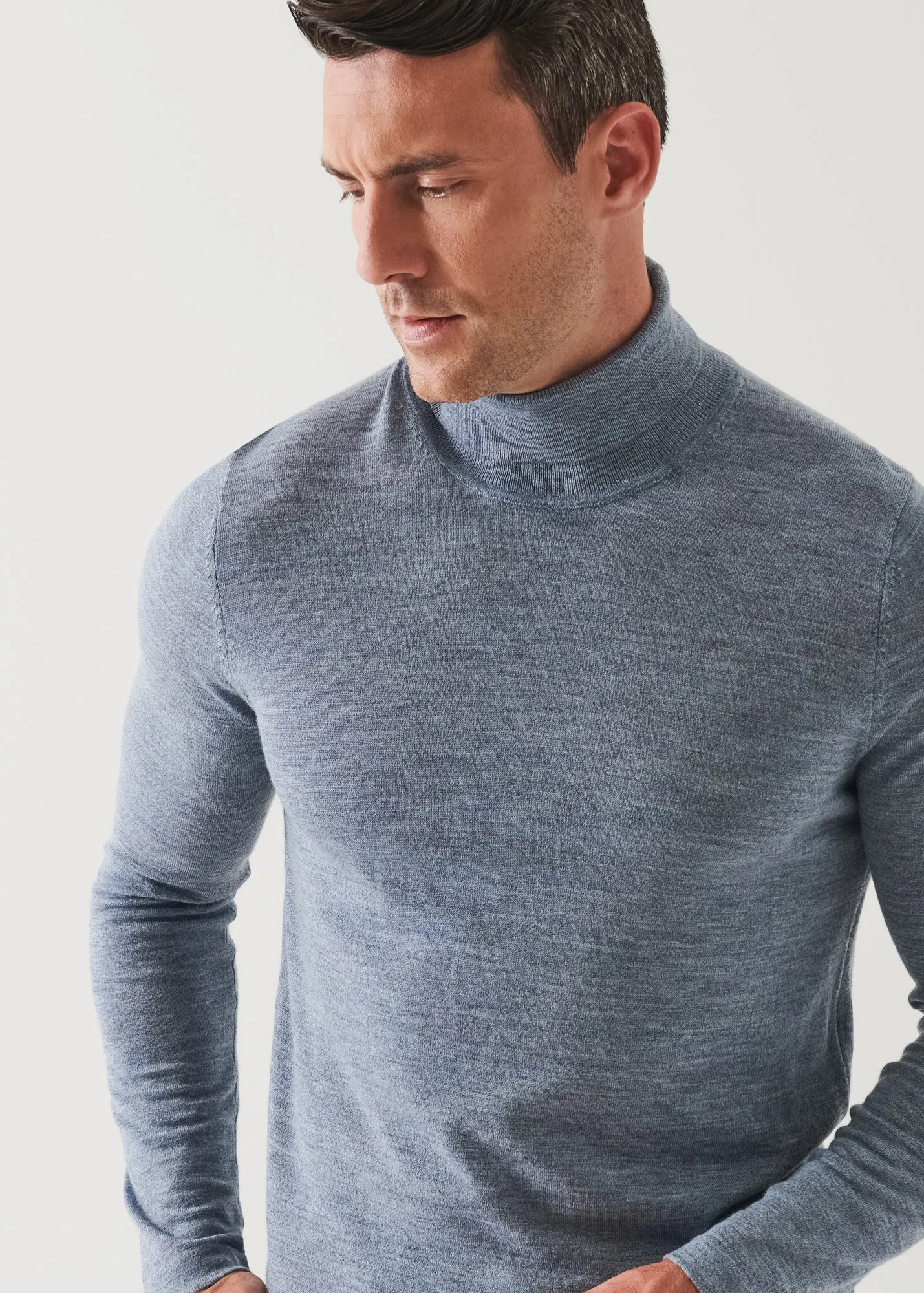 EXTRA-FINE MERINO TURTLENECK