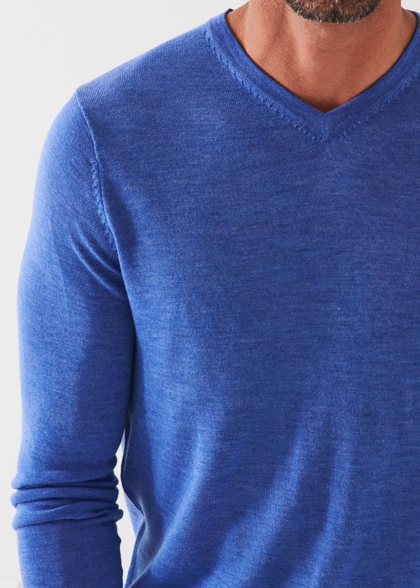 EXTRA-FINE MERINO V-NECK