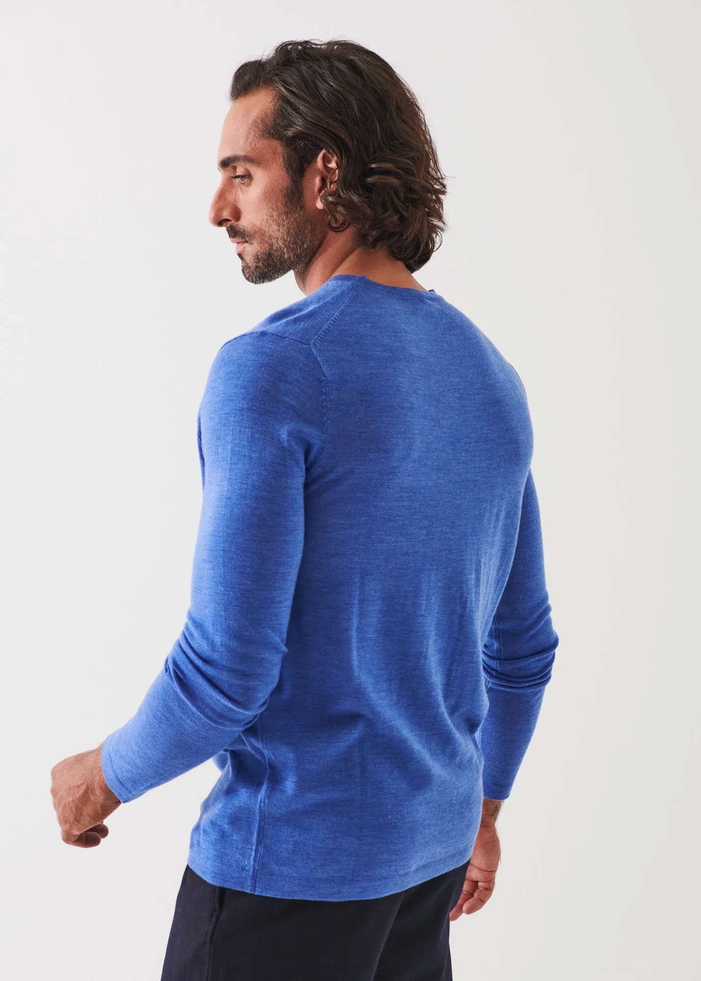 EXTRA-FINE MERINO V-NECK