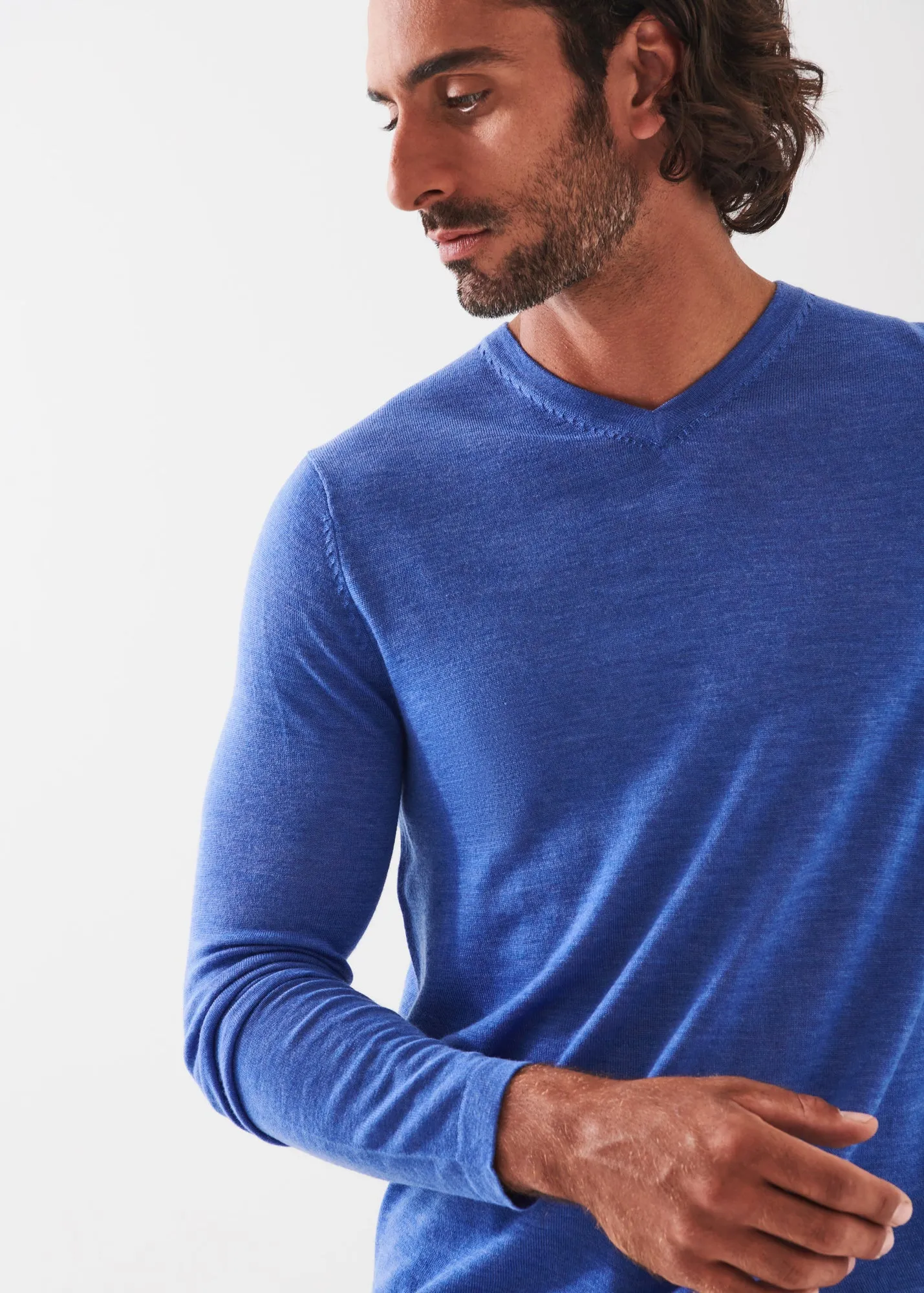 EXTRA-FINE MERINO V-NECK