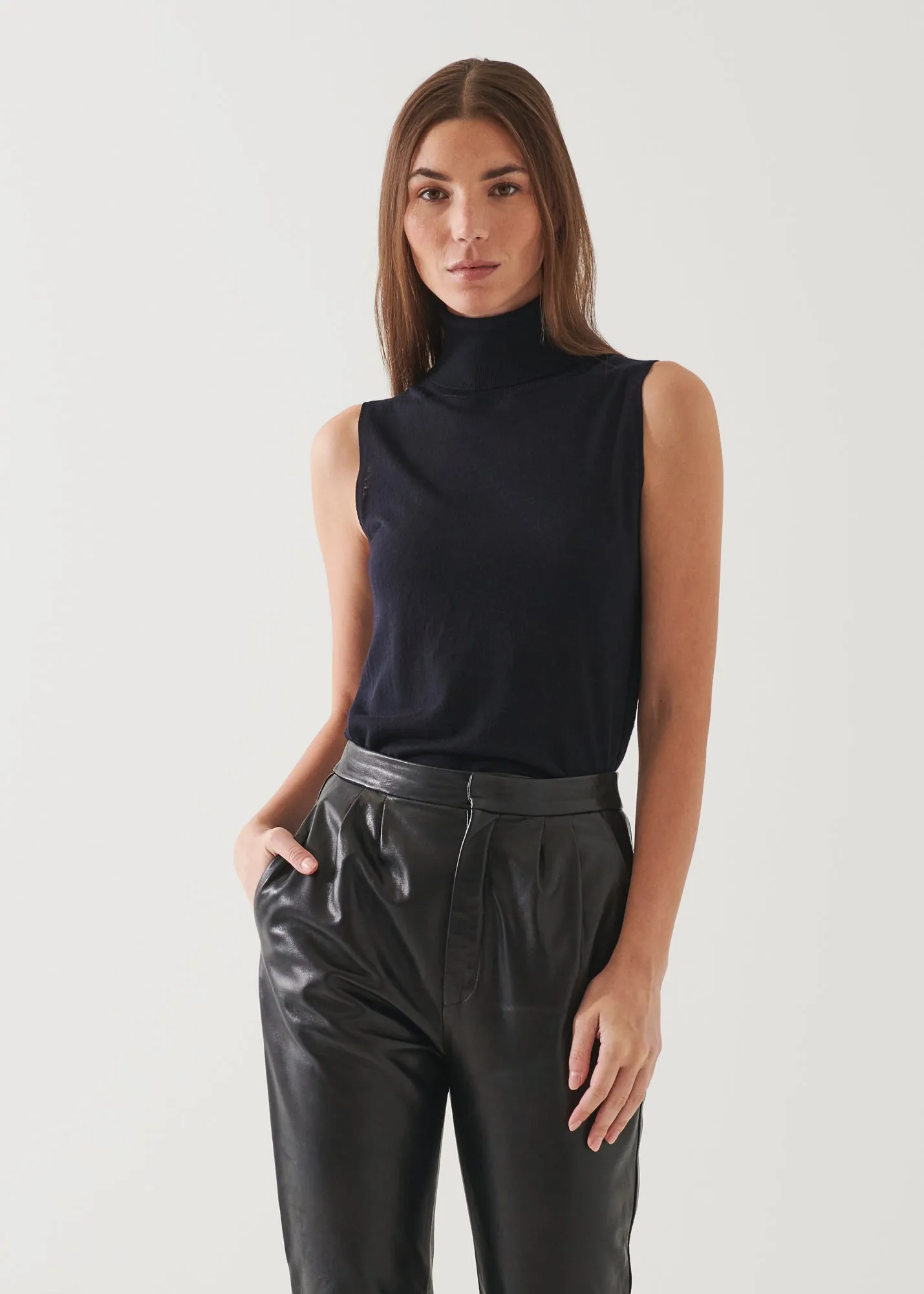 SUPERFINE MERINO SLEEVELESS TURTLENECK