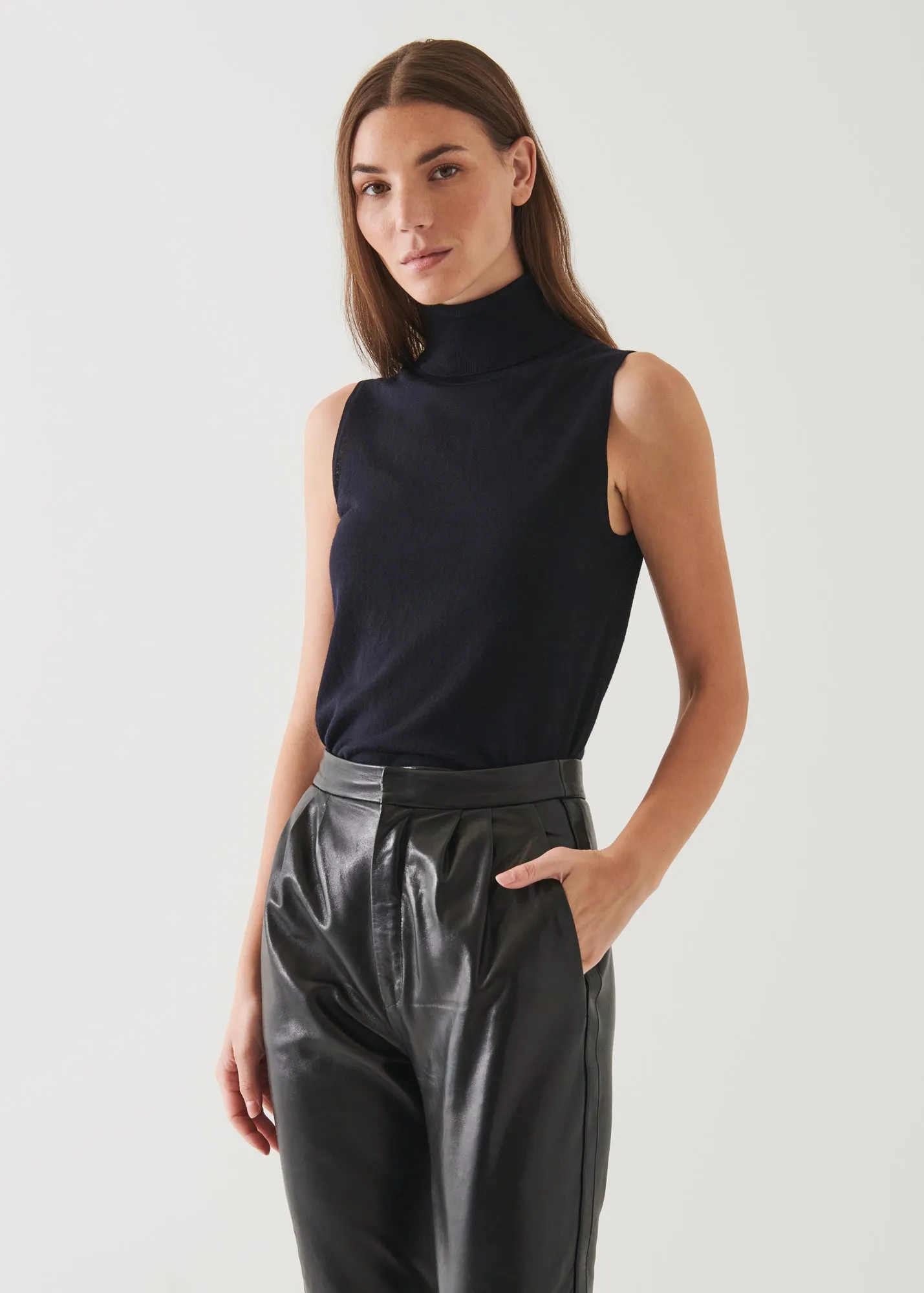 SUPERFINE MERINO SLEEVELESS TURTLENECK