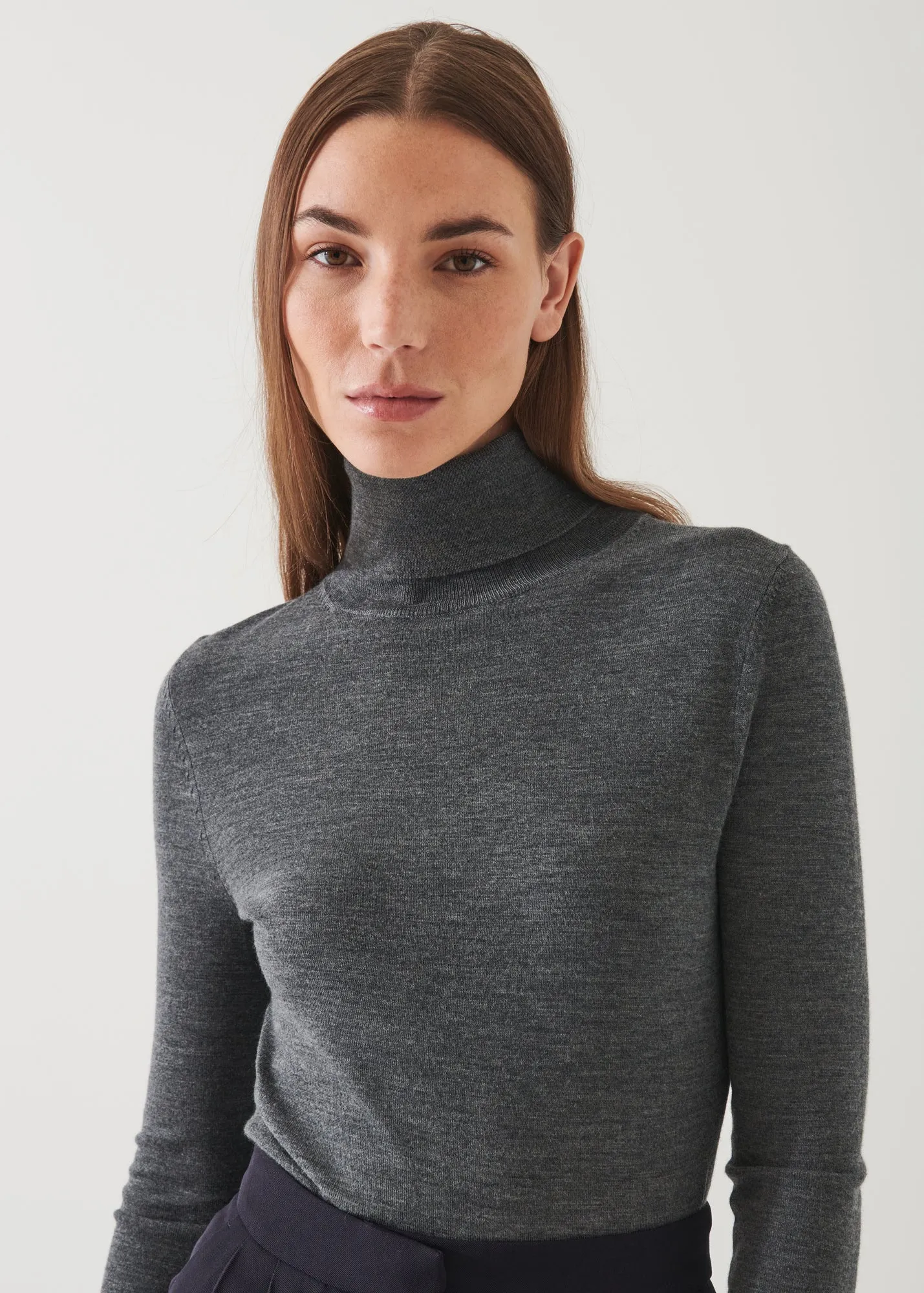 SUPERFINE MERINO TURTLENECK